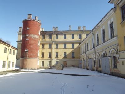 Служебно-хозяйственный корпус, служительские казармы