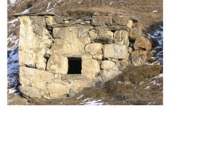 Склеп полуподземный с гладкой фасадной стеной 48