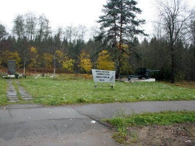 Памятник-стела на рубеже обороны, где в июле-августе 1941 г. сражались воины 266 отд. арт. батальона Ленинградской армии народного ополчения