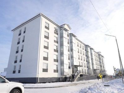 В селе Сунтар ввели вторую очередь многоквартирного дома для переселенцев из аварийного жилья