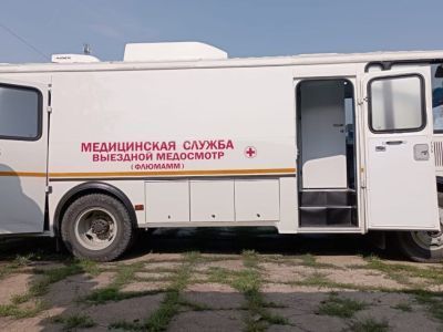 Амгинской и Чурапчинской ЦРБ передали мобильные медицинские комплексы