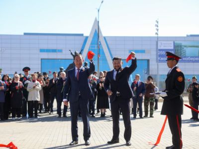 В парке Победы открыли арку «Якутск — город трудовой доблести»