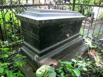 Надгробие Евдокии Ильиничны Нечаевой (1833–1860)
