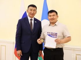 Сергей Местников наградил организаторов двух спартакиад в Якутии