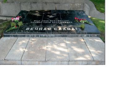 Именные тумбы в честь воинов и полководцев (36 тумб)