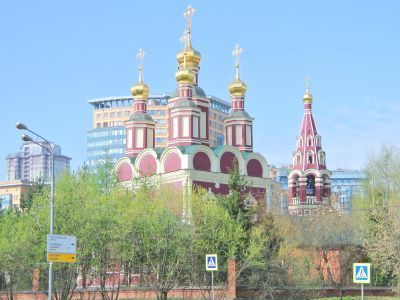 Две церкви: Михаила Архангела и Покрова