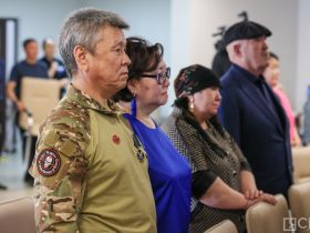 В Якутии вручили медали «Отец солдата» и передали награды родственникам павших бойцов СВО