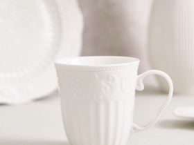 Кружка Emboss White