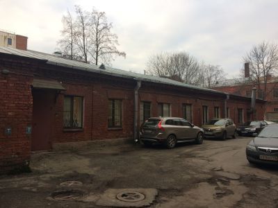 Служебный флигель