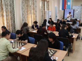 Чемпионы мира участвуют в чемпионате Якутии по русским шашкам