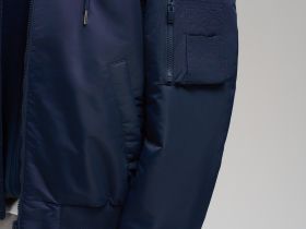 Утепленный бомбер с капюшоном и водоотталкивающей пропиткой