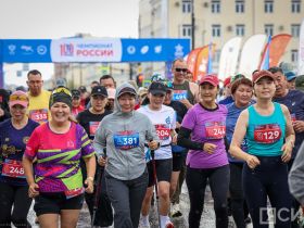 Сотни якутян в национальной одежде пробежали на марафоне Олонхо