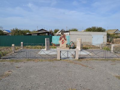 Братская могила пионеров, школьников и советских воинов, погибших в период Сталинградской битвы