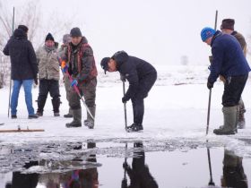 Субботник по заготовке льда для семей участников СВО и пожилых людей прошел в Якутске