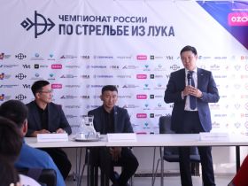 Сборной Якутии по стрельбе из лука вручили спортивную форму перед чемпионатом России