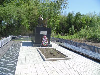 Братская могила воинов, погибших в 1941 - 1943 гг.