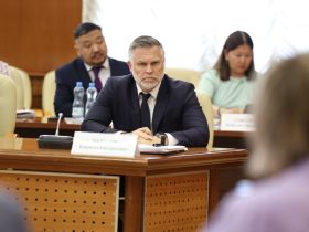 Глава Якутии провел заседание Совета по местному самоуправлению