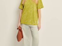 Футболка свободного силуэта с цветочным принтом