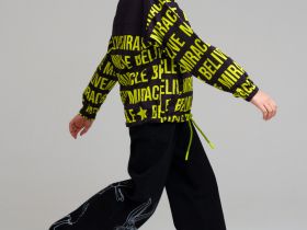 Куртка текстильная с полиуретановым покрытием для девочек (ветровка)