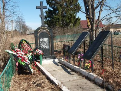 Братская могила воинов Советской Армии, погибших в 1944 г.