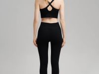 Спортивный топ из трикотажа с антибактериальной пр