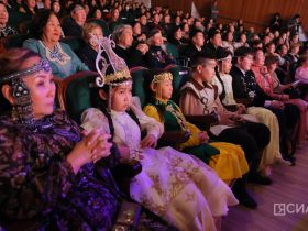 На открытии Декады Олонхо наградили лучших носителей традиционной культуры