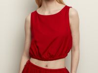 Укороченный топ без рукавов с резинкой по низу