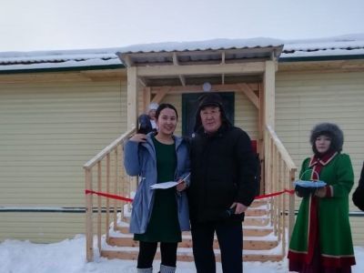 Новоселье чукарского врача. В Нюрбинском районе молодым специалистам вручили ключи от квартир