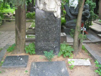Могила Немировича-Данченко Владимира Ивановича (1858-1943)
