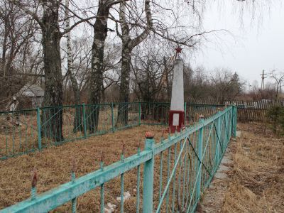 Братская могила партизан-коммунистов на месте расстрела их карателями в 1941-1943 гг.