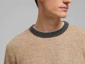 Джемпер полуприлегающего силуэта