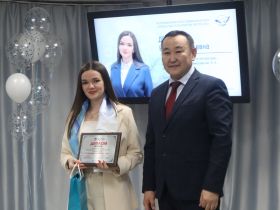 Педагог Чурапчинской гимназии стала абсолютным победителем конкурса «Учитель года» в Якутии