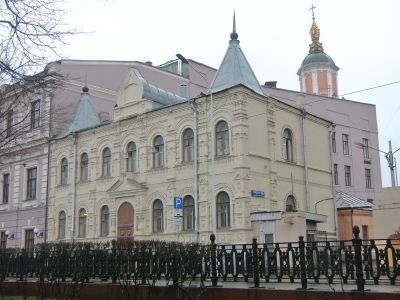 Жилой дом ("Дом призрения заслуженных престарелых членов почтово-телеграфного ведомства"), 1898 г., архитектор А.П.Попов