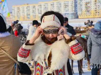 Фото: уникальные традиционные наряды участников праздника оленеводов в Якутске