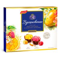 Конфеты-капкейки с разноцветными кремовыми шапочками. Вкусы: манго, малина.