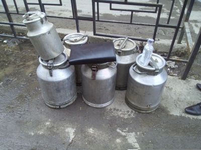 Спаивает односельчан: Житель Черского попался на торговле самогоном