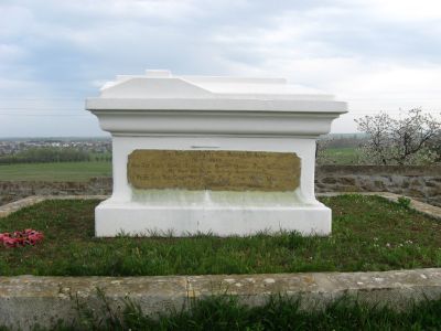 Памятник на могиле английских офицеров