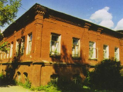 3-х этажный кирпичный дом (крепованный карниз, крестовая кладка)