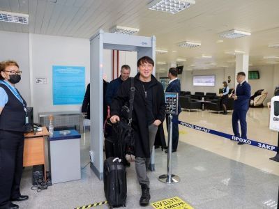 Сангаджи Тарбаев и Николай Валуев прибыли в Якутск