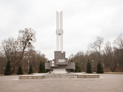 Памятный знак героям-комсомольцам, погибшим при штурме Кенигсберга