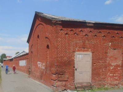 Западная стена тира с башнями