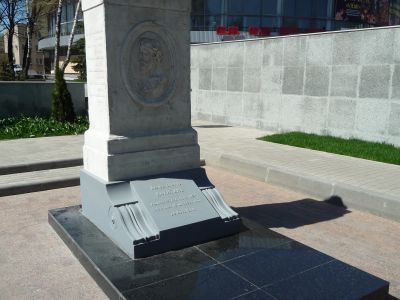 Могила Никитина Ивана Саввича с установленным на ней памятником