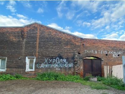 Кирпичный брандмауэр