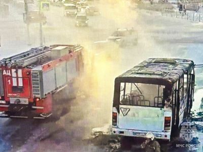 В Якутске сгорел маршрутный автобус