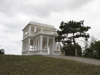 Памятник-беседка «Храм Воздуха»