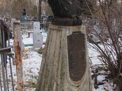 Надгробие на могиле А.П. Иовлевой