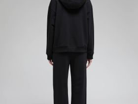 Толстовка на молнии с капюшоном