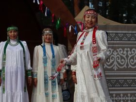 Показ национальной одежды состоялся на Ысыахе Олонхо