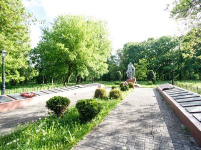 Братская могила советских воинов, погибших в ноябре 1944 года