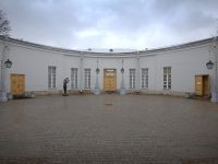 Выставочные залы Конюшенного корпуса Центрального парка культуры и отдыха им. С. М. Кирова